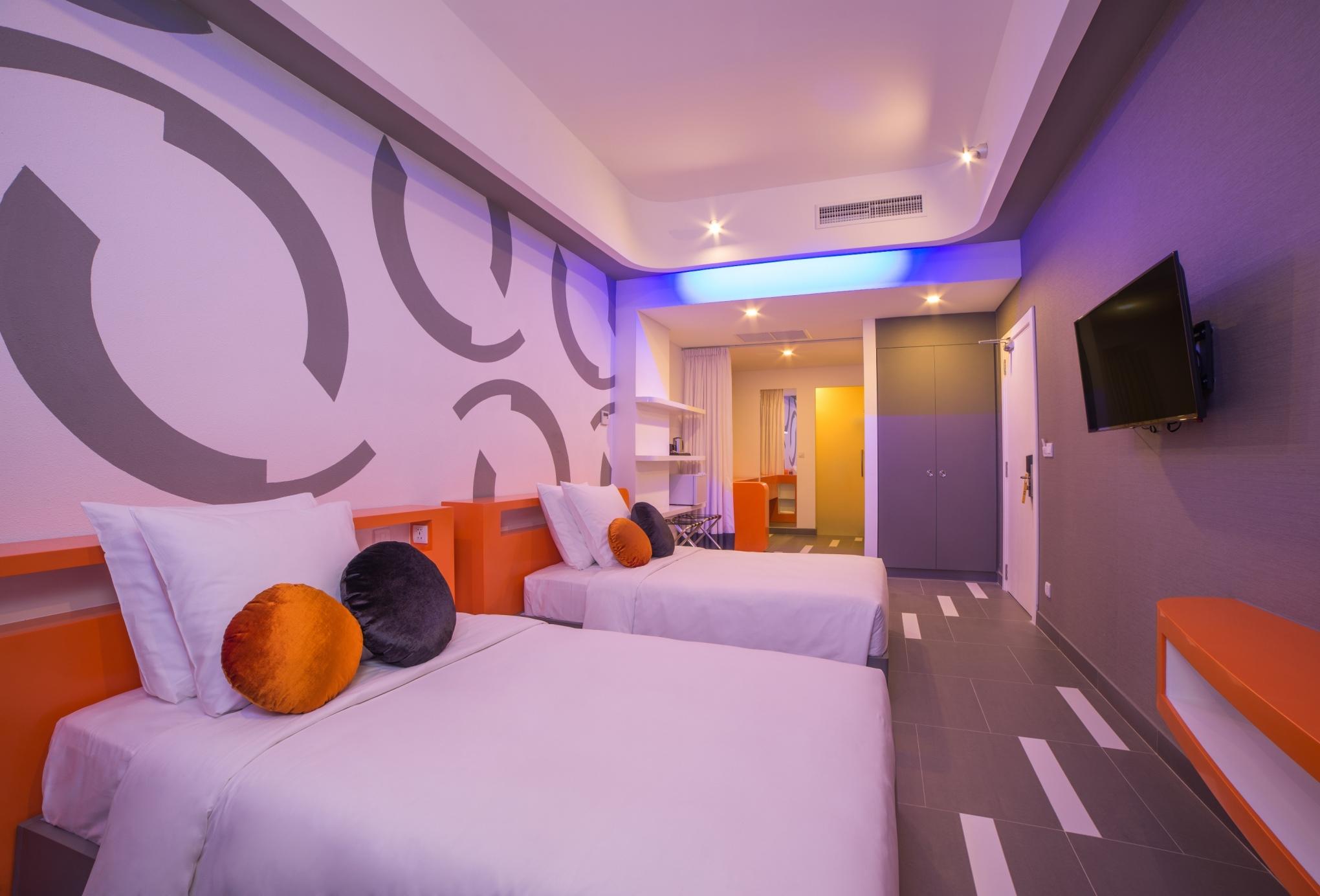 Sun & Moon, Urban Hotel Phnom Penh Esterno foto