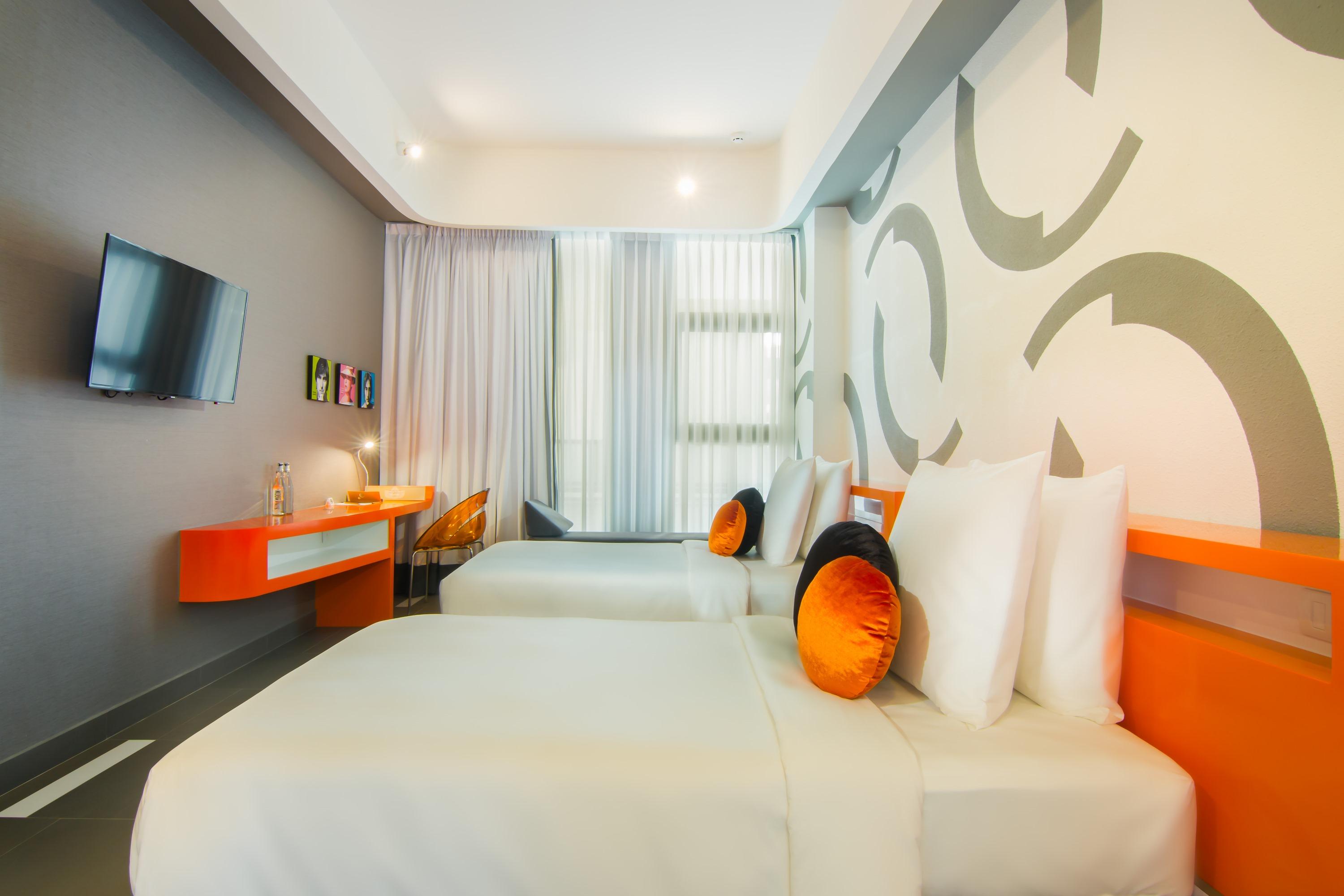 Sun & Moon, Urban Hotel Phnom Penh Esterno foto