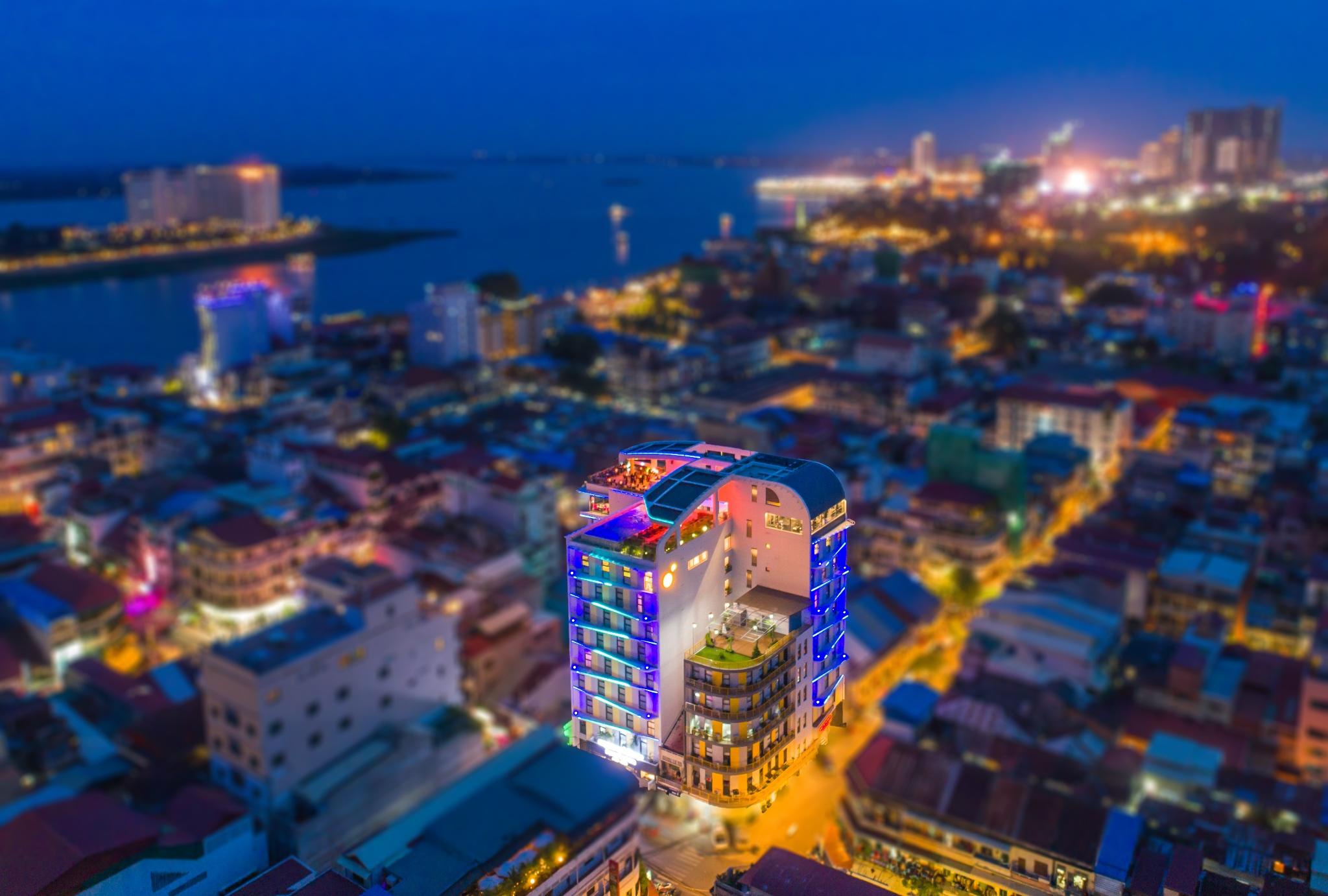 Sun & Moon, Urban Hotel Phnom Penh Esterno foto