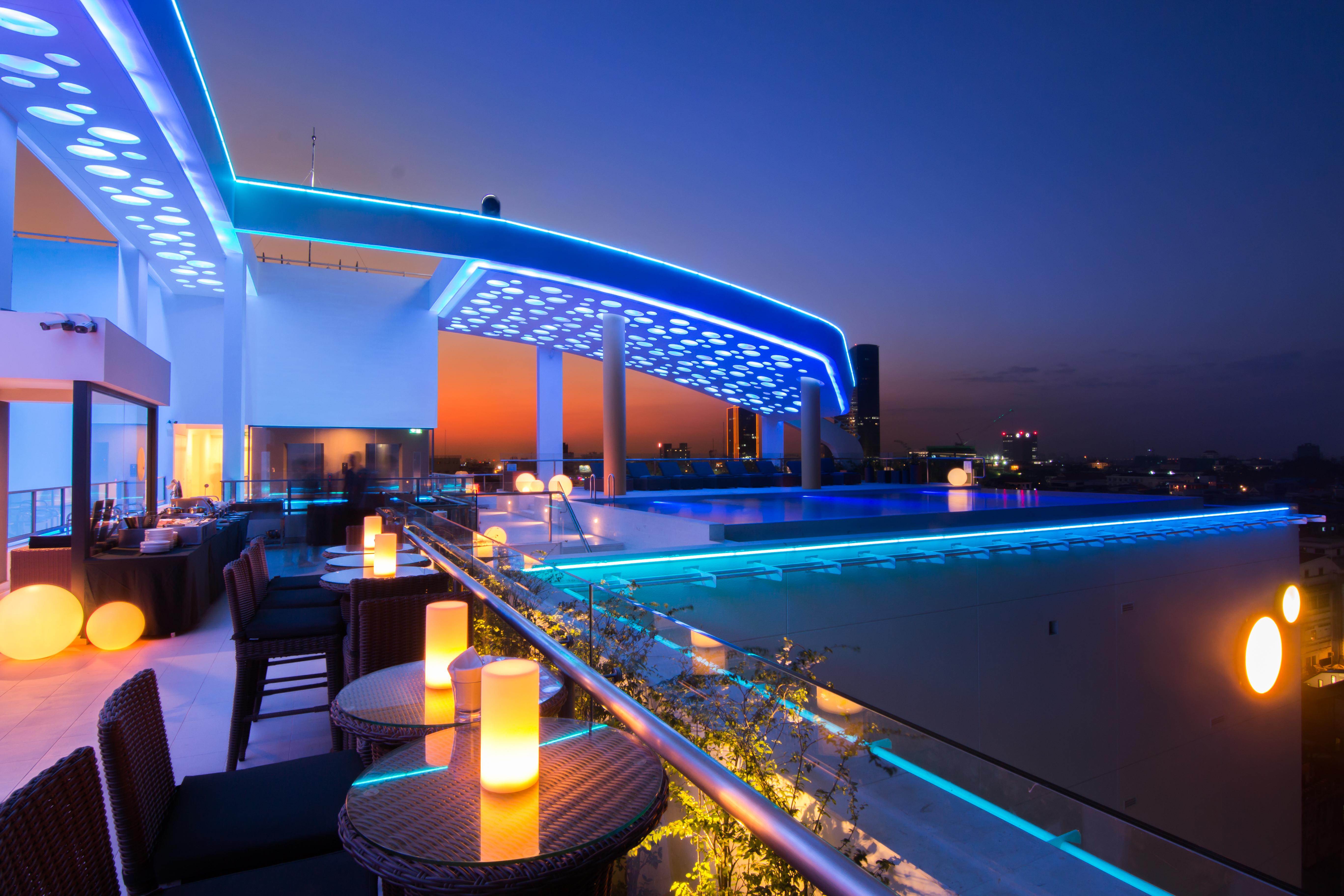 Sun & Moon, Urban Hotel Phnom Penh Esterno foto