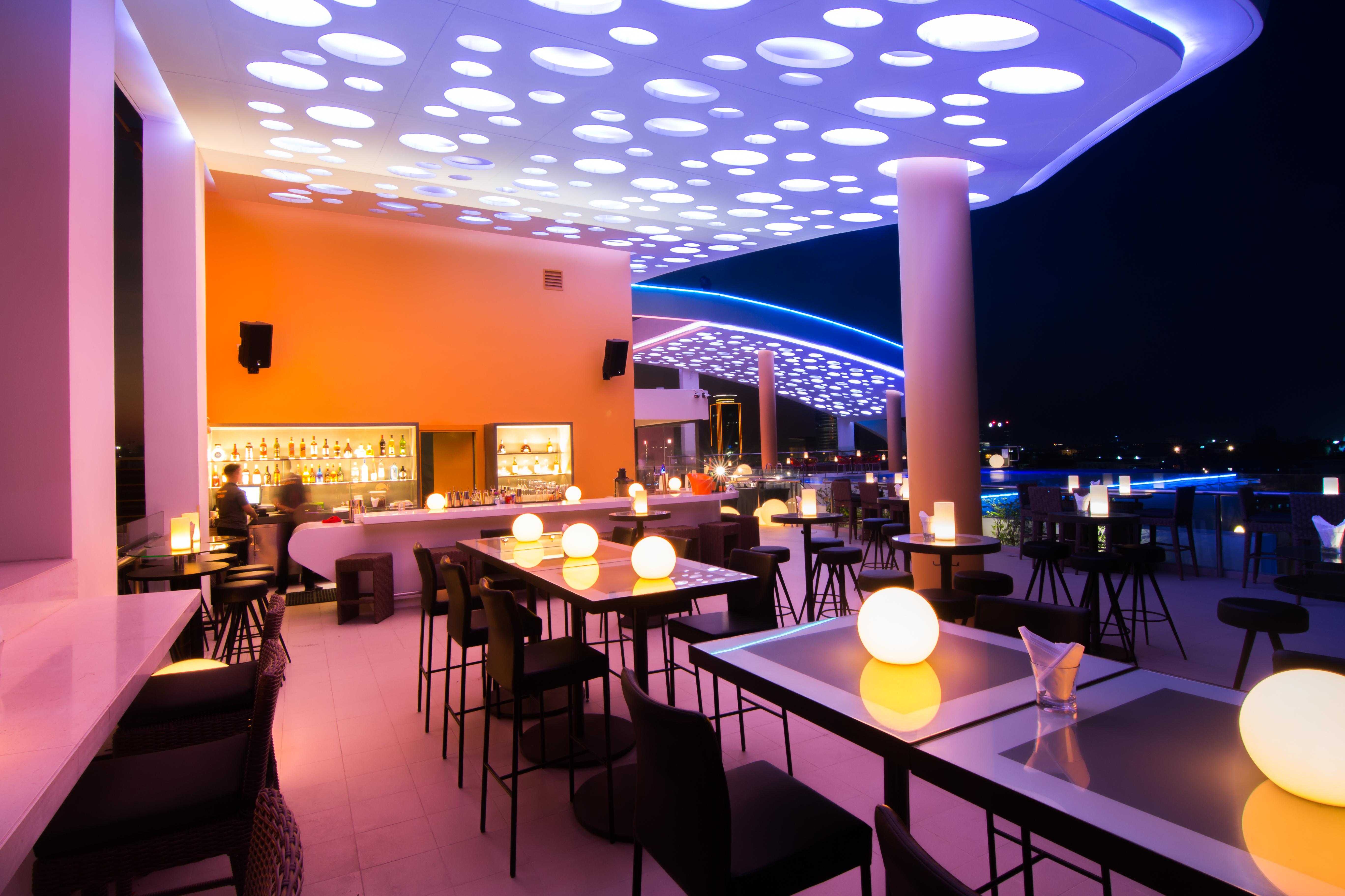 Sun & Moon, Urban Hotel Phnom Penh Esterno foto