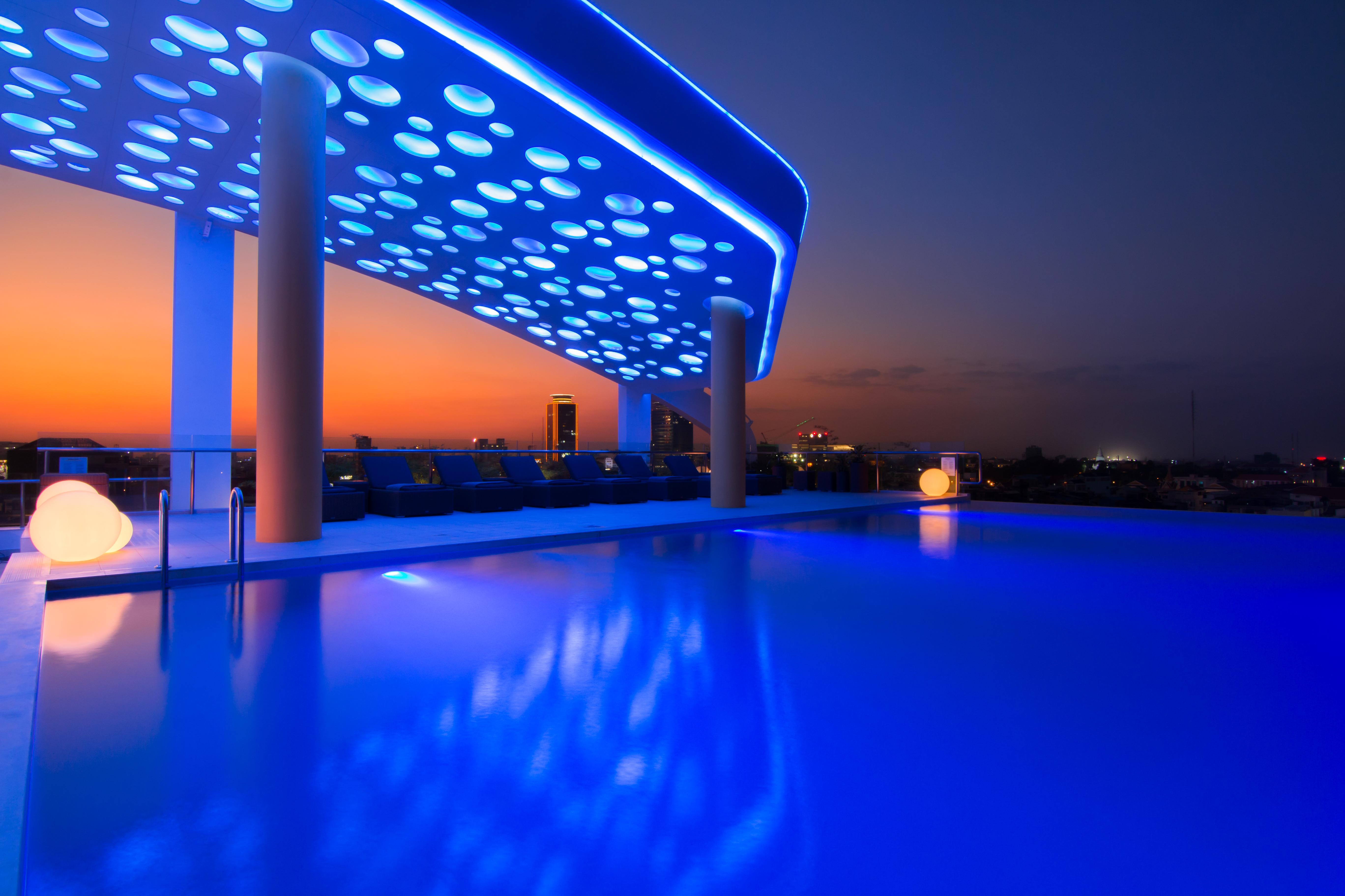 Sun & Moon, Urban Hotel Phnom Penh Esterno foto