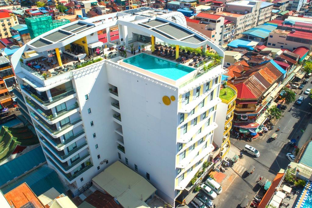 Sun & Moon, Urban Hotel Phnom Penh Esterno foto