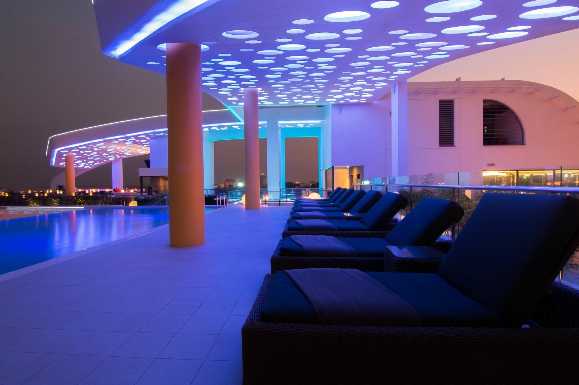 Sun & Moon, Urban Hotel Phnom Penh Esterno foto