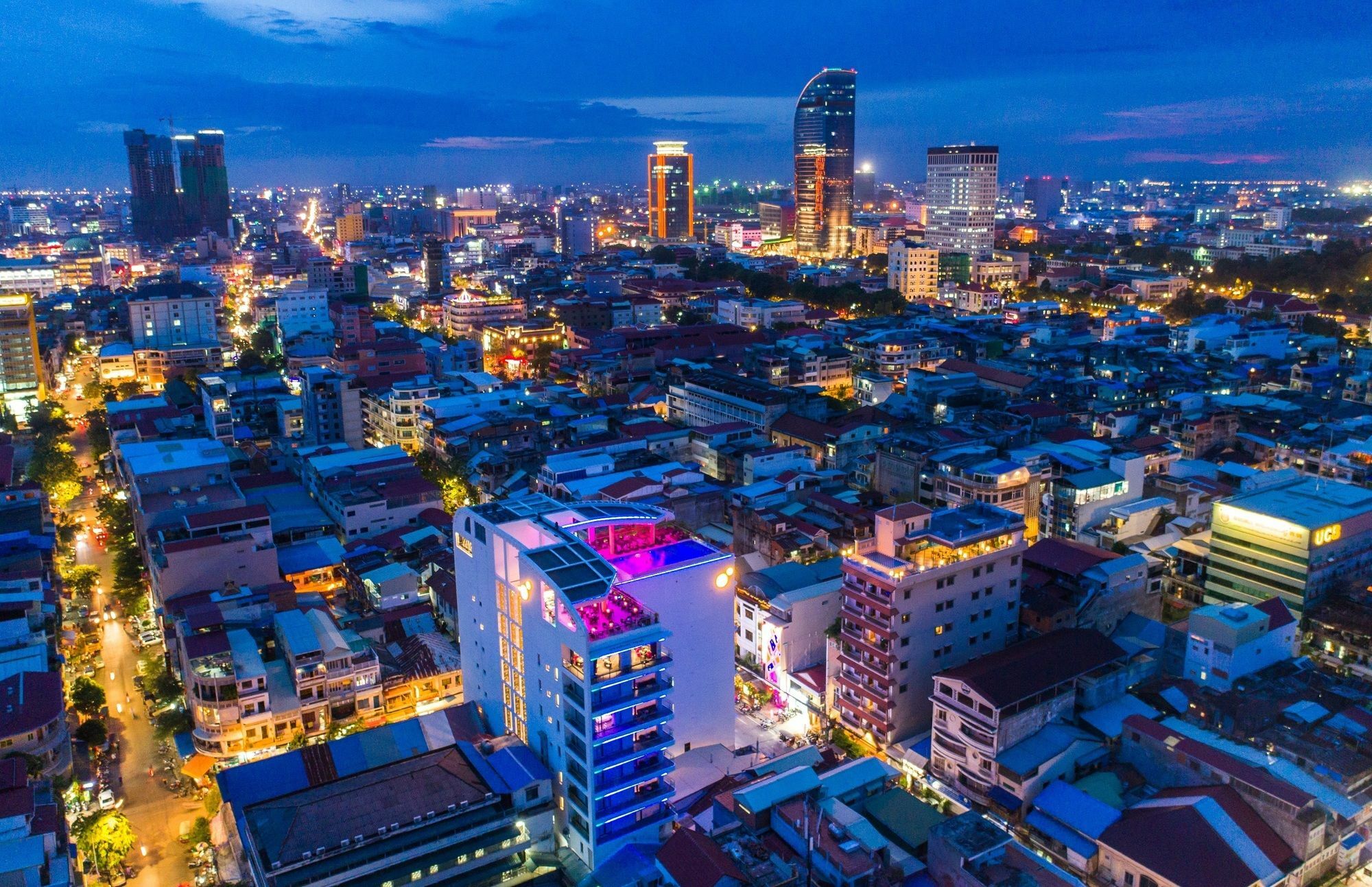 Sun & Moon, Urban Hotel Phnom Penh Esterno foto