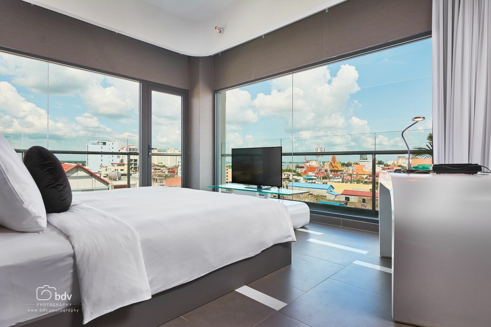 Sun & Moon, Urban Hotel Phnom Penh Esterno foto