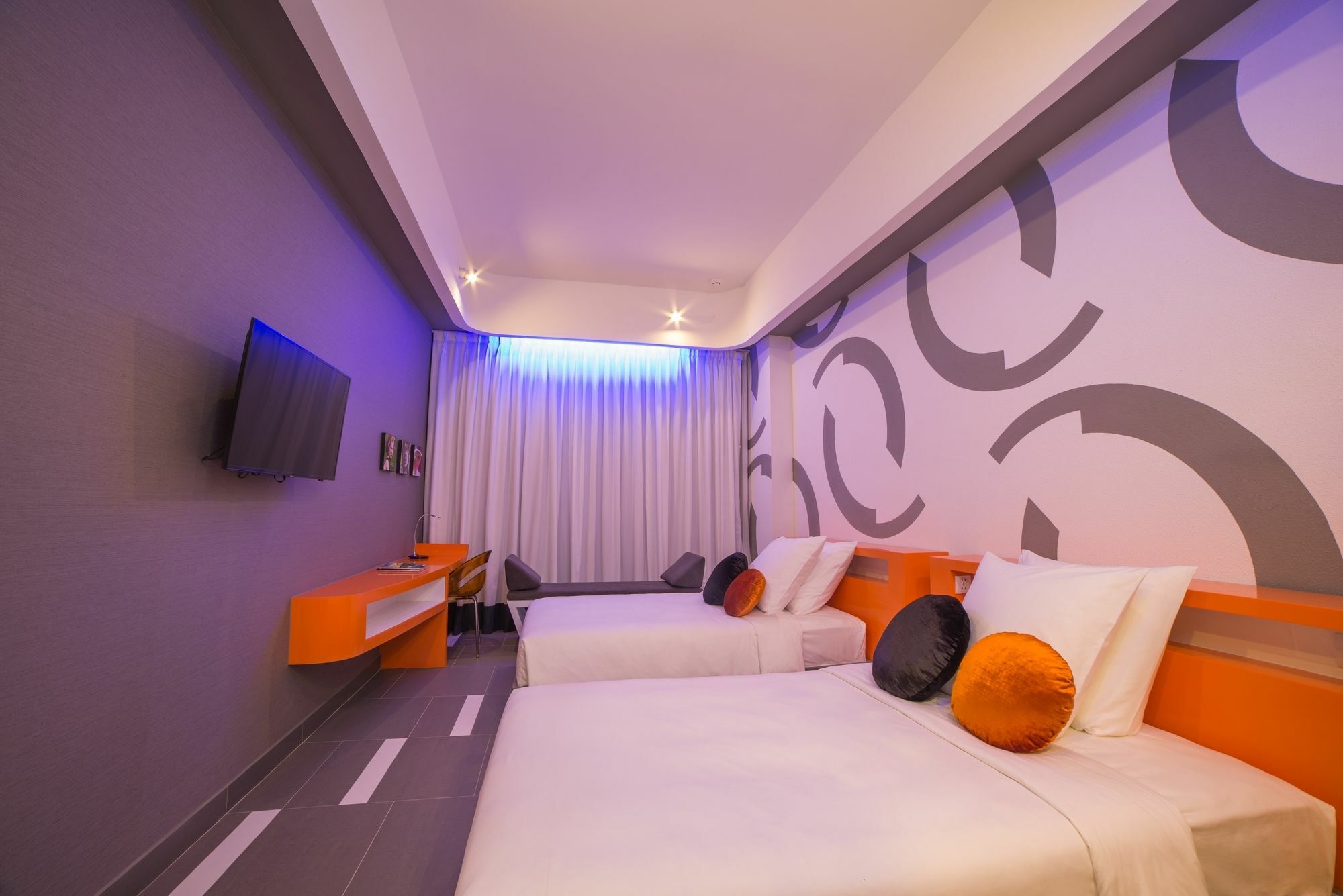 Sun & Moon, Urban Hotel Phnom Penh Esterno foto