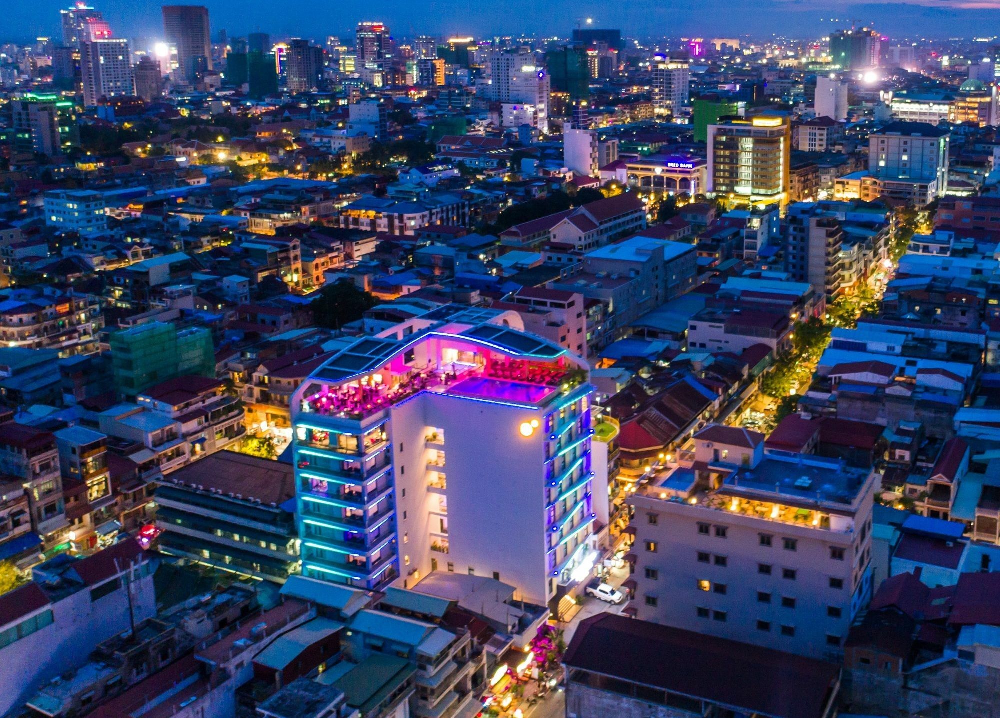Sun & Moon, Urban Hotel Phnom Penh Esterno foto