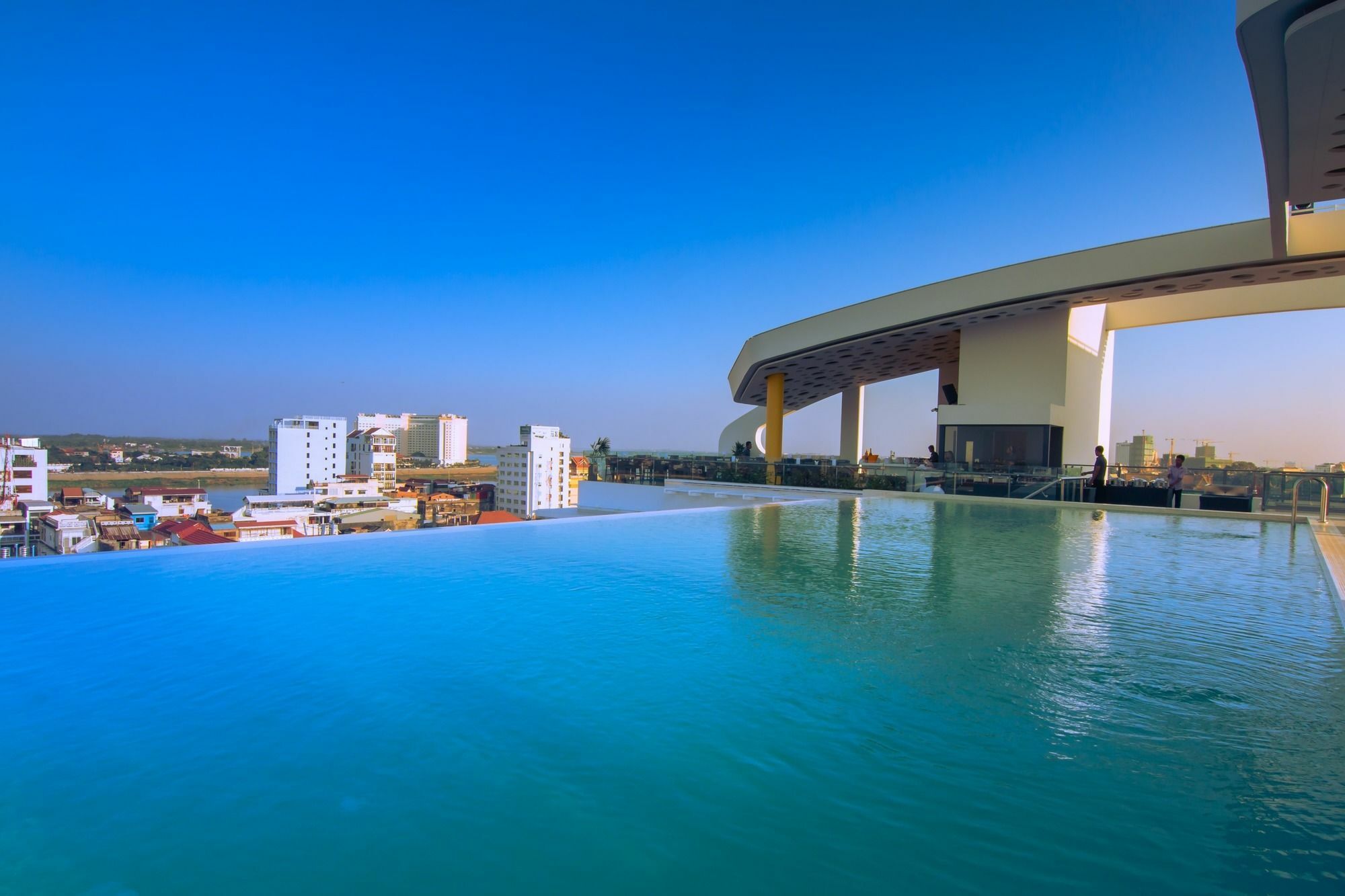 Sun & Moon, Urban Hotel Phnom Penh Esterno foto