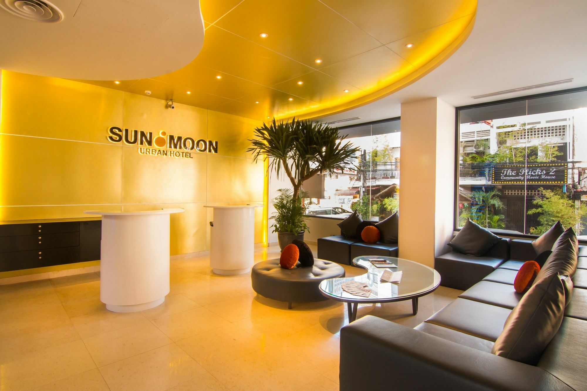Sun & Moon, Urban Hotel Phnom Penh Esterno foto
